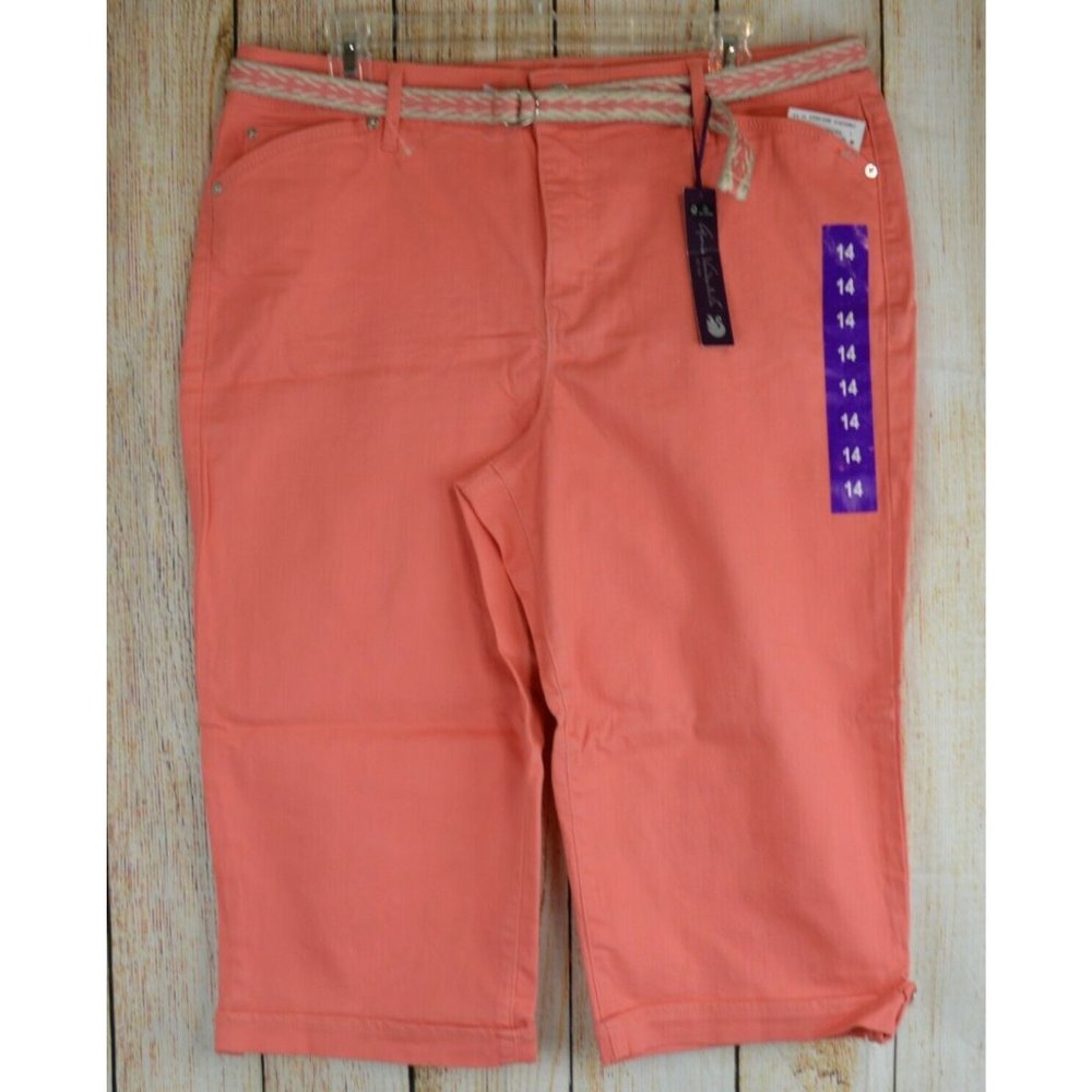 Gloria Vanderbilt Lillian Belt Skimmer Capri Pant